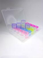 Пластиковый контейнер на 28 ячеек цветной 17.5*10.3*2.7 см.