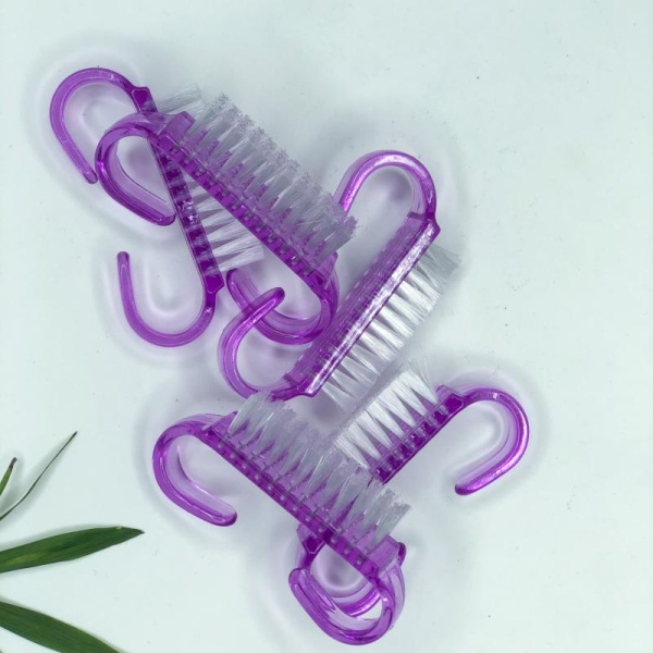 Щеточка для ногтей Nail  69х14х36 мм (Фиолетовый)