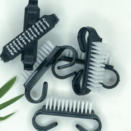 Щеточка для ногтей Nail  69х14х36 мм (Черный)